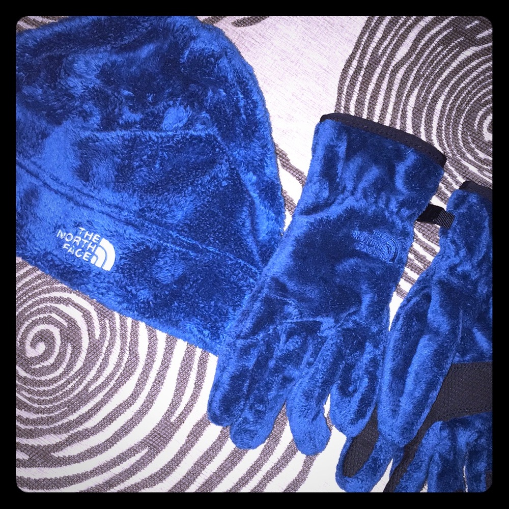 North face hat and gloves set
